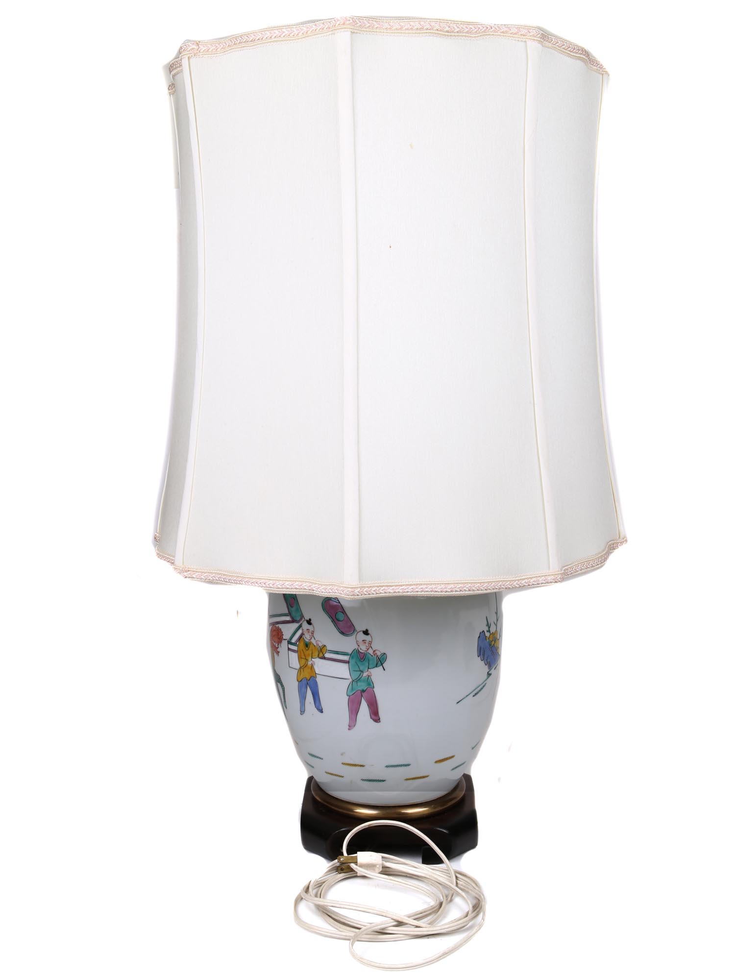 CHINESE POLYCHROME PORCELAIN DESK LAMP WITH SHADE PIC-1